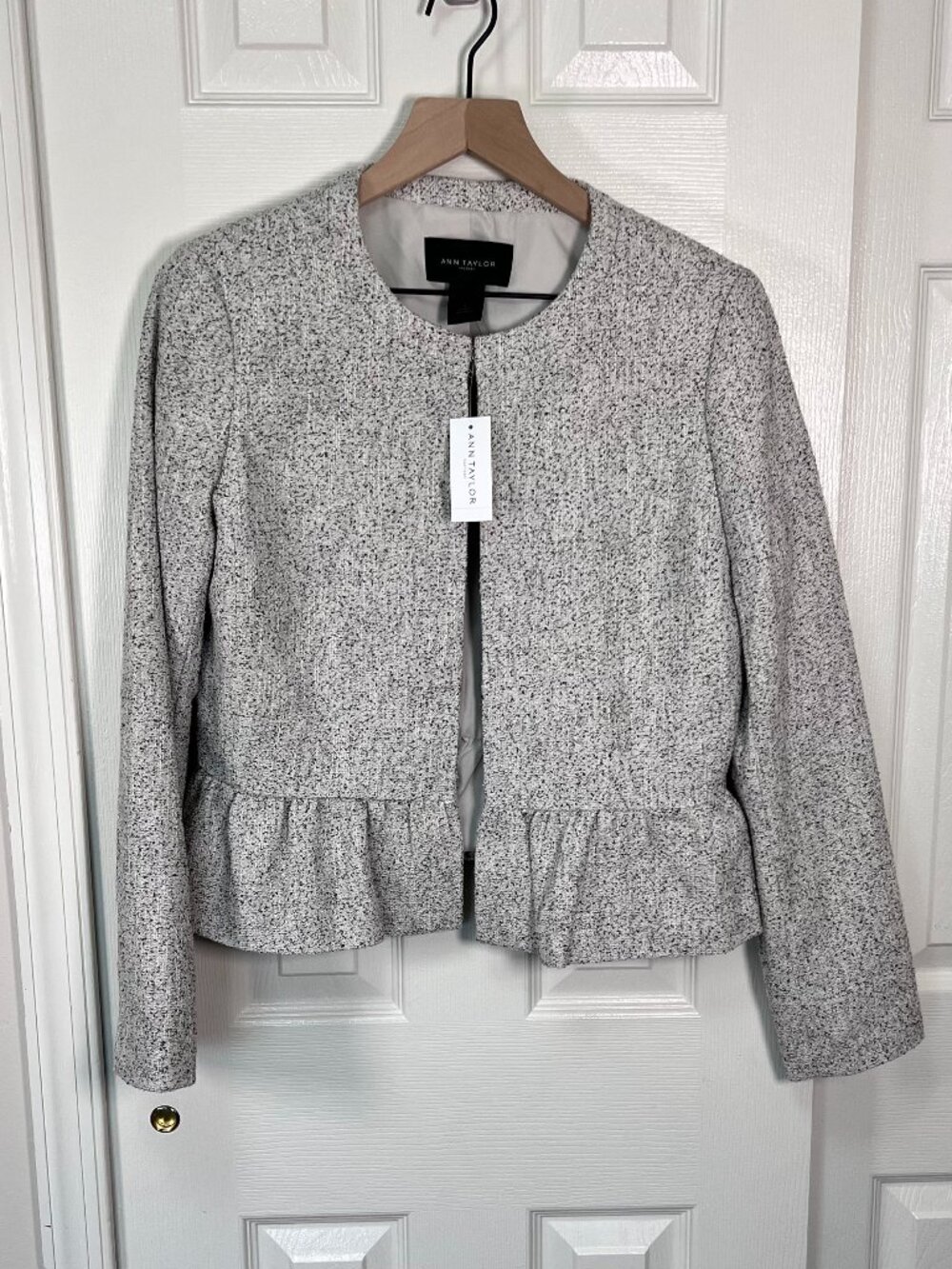 Ann Taylor Factory Tweed Texture Peplum Jacket Black/Grey Jacket Size 8 NWT - Picture 1 of 8